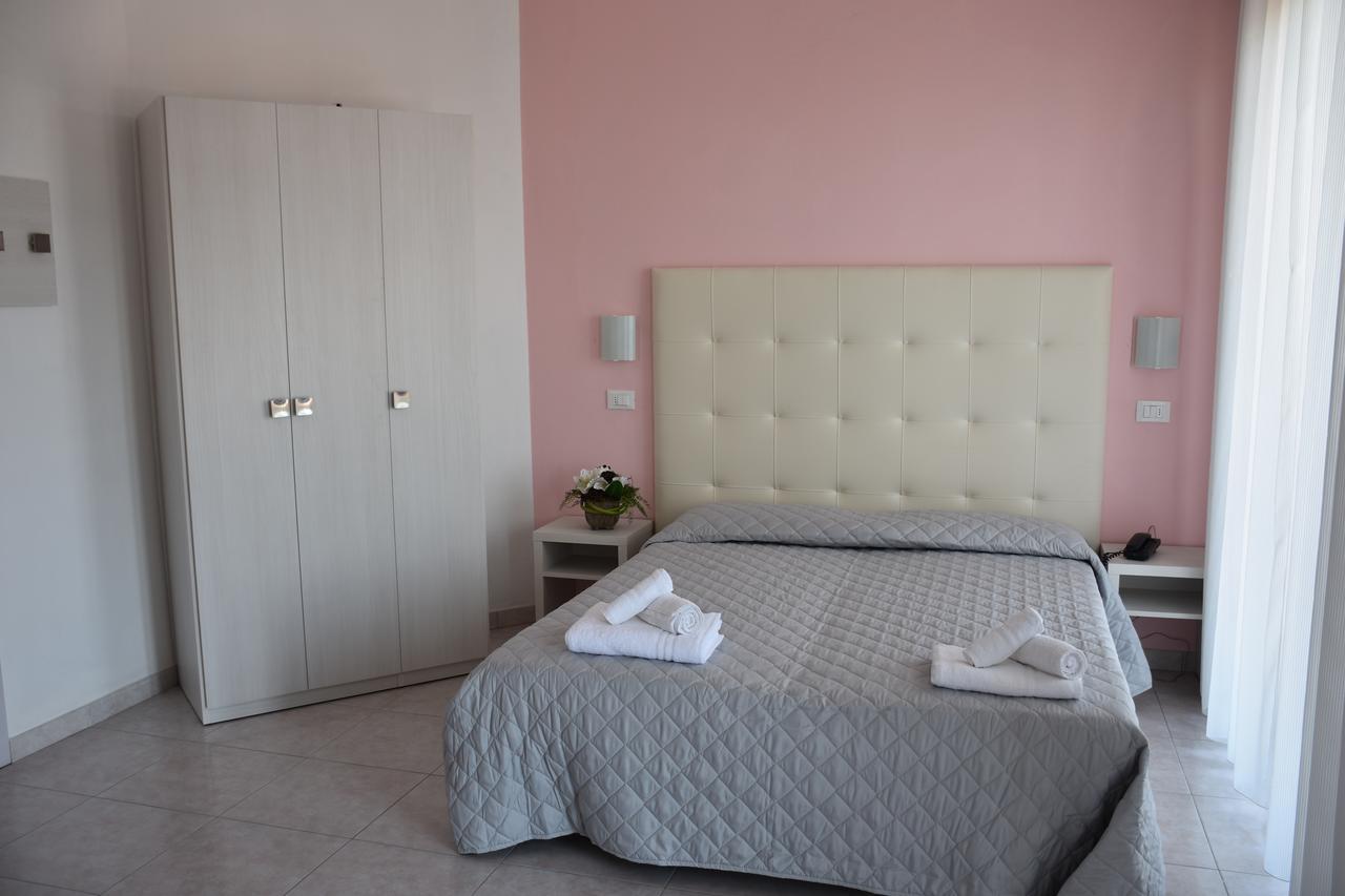 Hotel Gambrinus Rimini Exterior photo