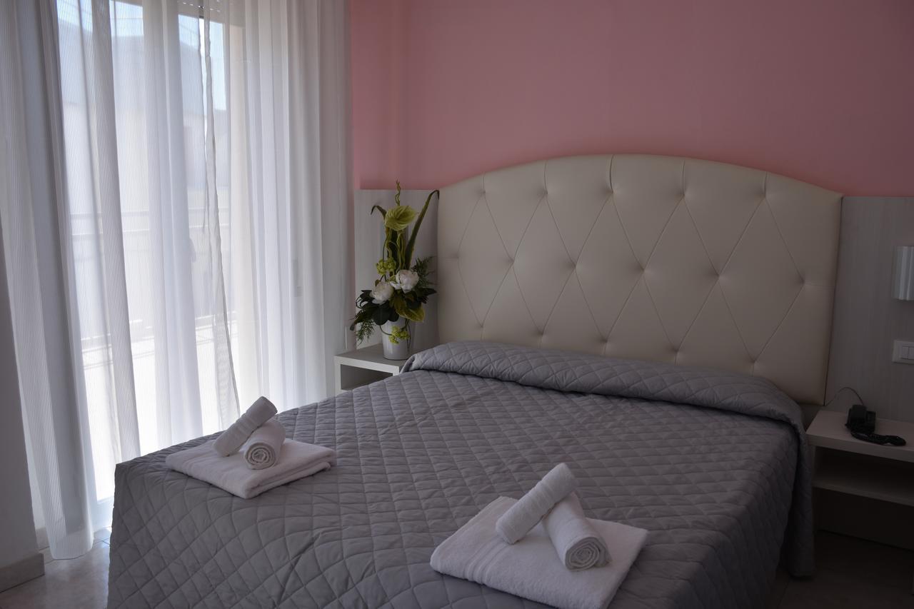 Hotel Gambrinus Rimini Exterior photo