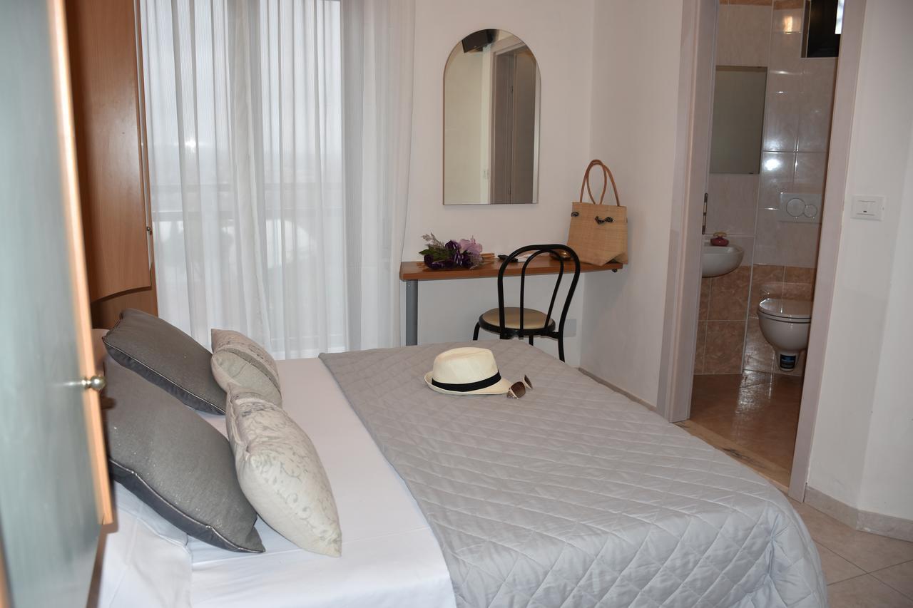 Hotel Gambrinus Rimini Exterior photo